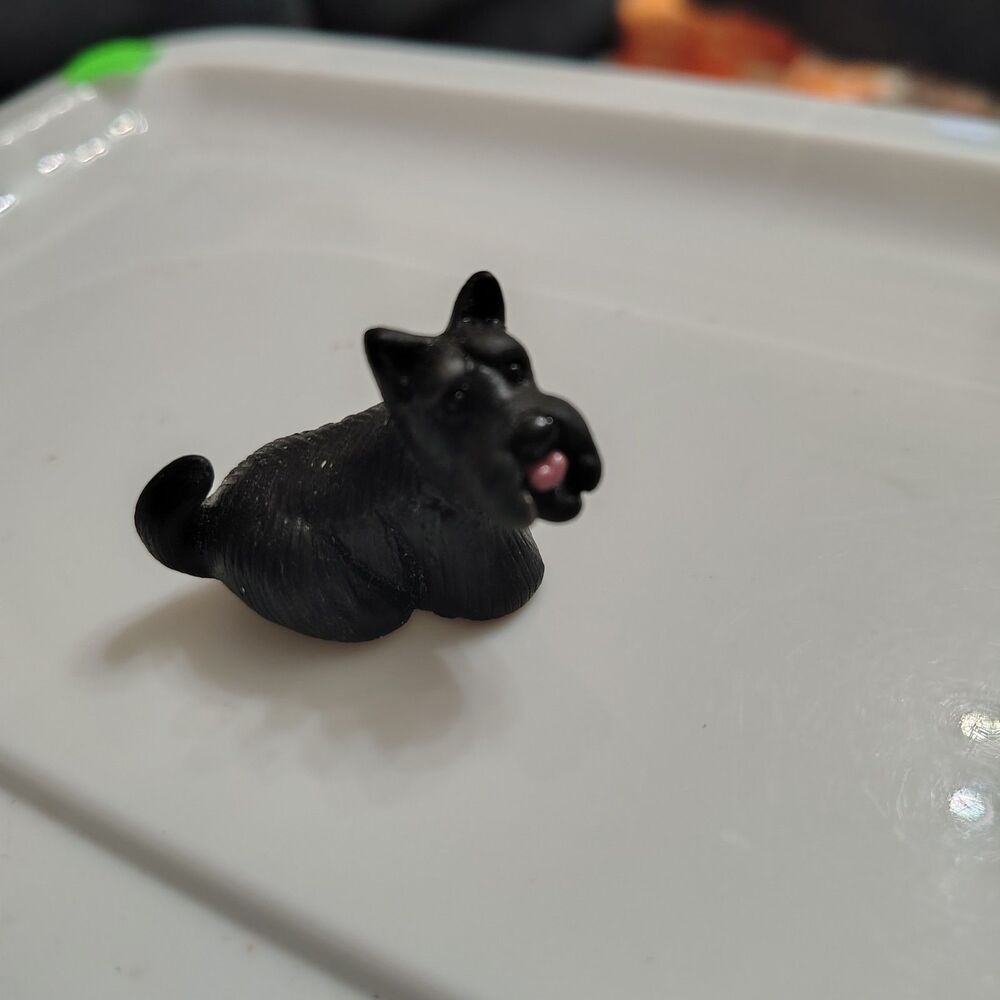 VTG Miniature Blk Scottish Terrier Dog W Tongue Sticking Out Figurine